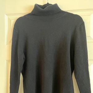 Black cashmere turtleneck sweater NWT. size M.